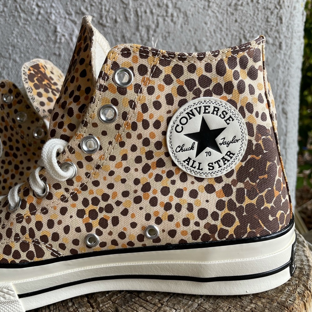 High-Top Chuck Taylor’s All Star - Picture 2 of 9